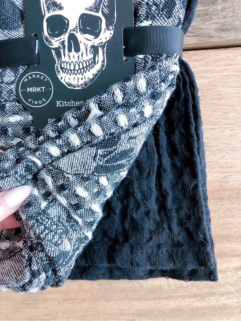 🎃 Skull Print Kitchen Towels Halloween tea towels black white - Picture 2 of 4
